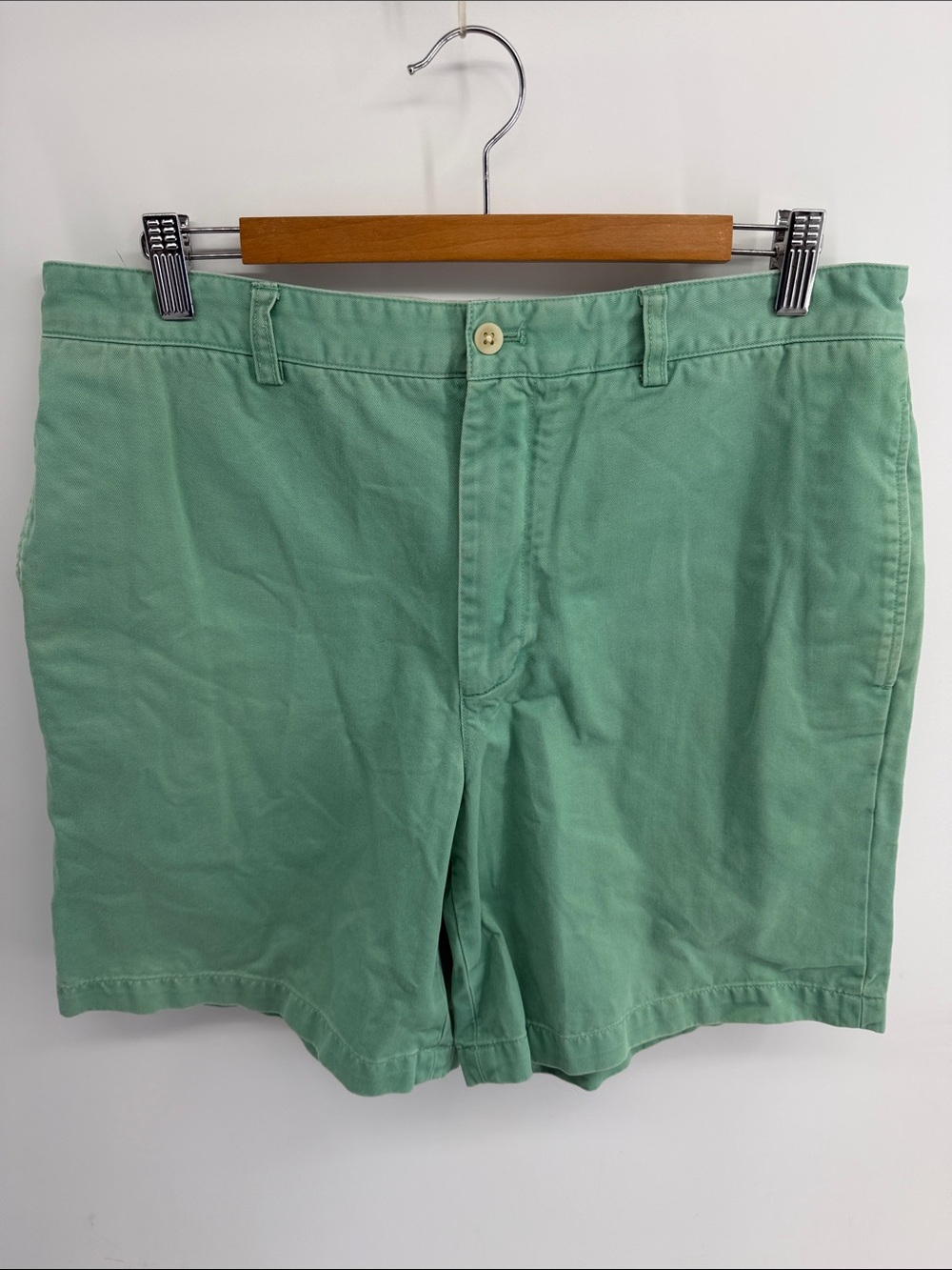 Vineyard Vines flat front chino dress shorts sz 34